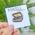 "Vintage Turntable Nostalgia" Retro-Plattenspieler - Masu Pin