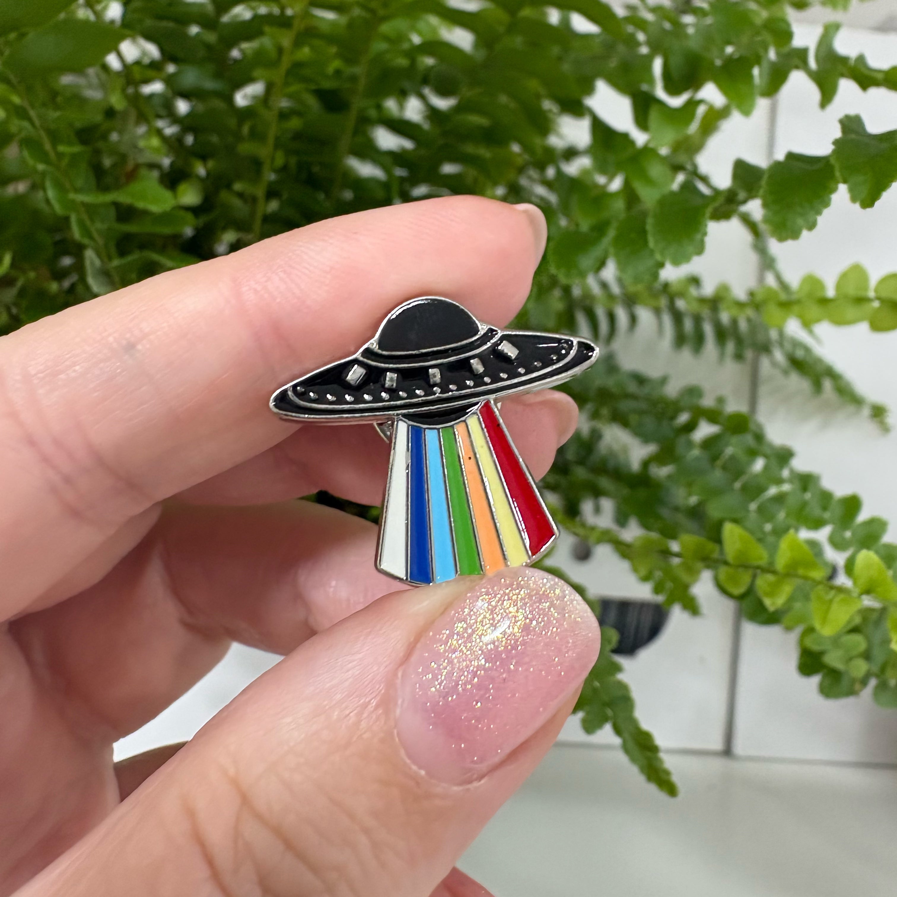 "Regenbogen-UFO" – Masu Pin