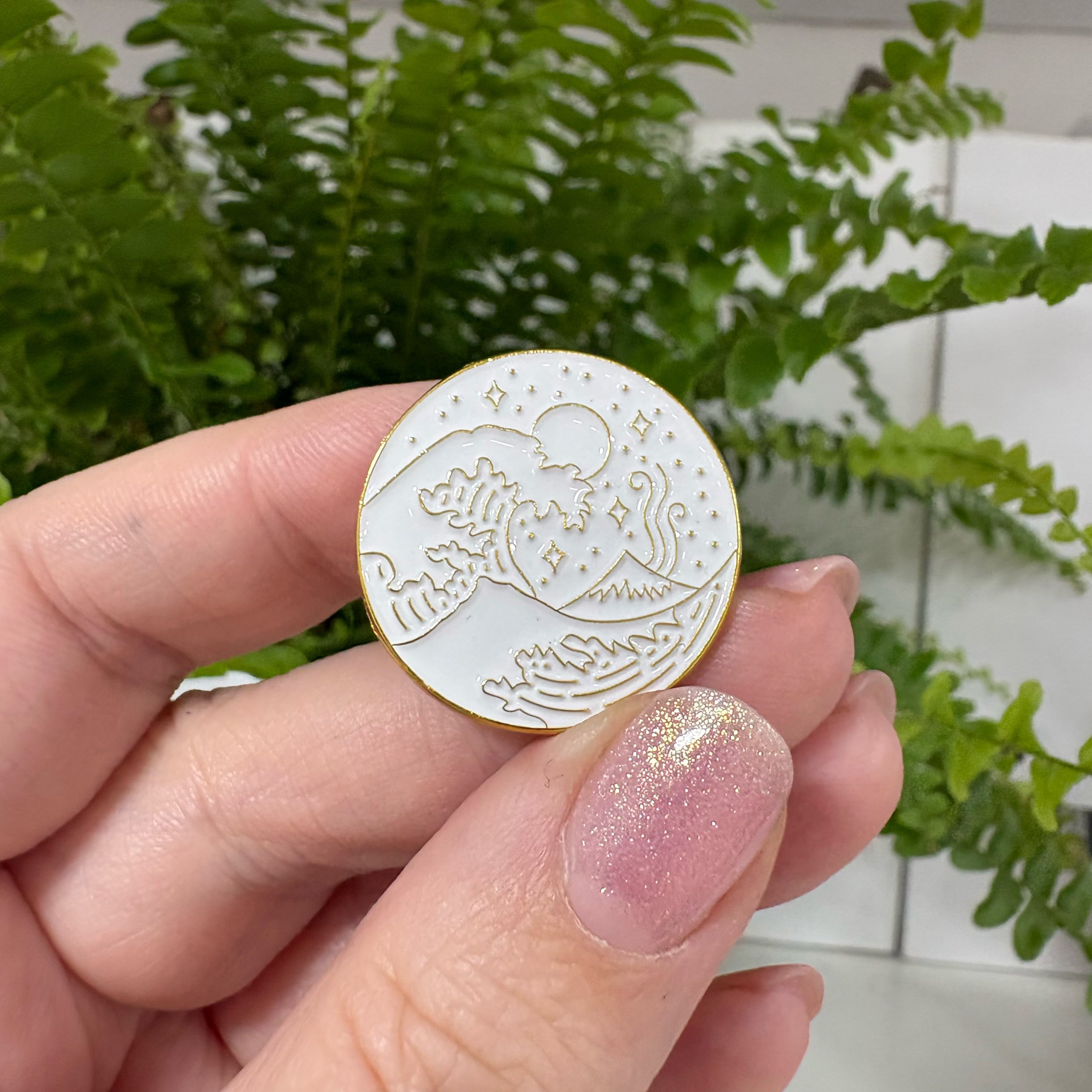 "Weiß-goldene Ozeanwelle" – Masu Pin