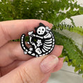 "Skelett-Kätzchen" – Masu Pin