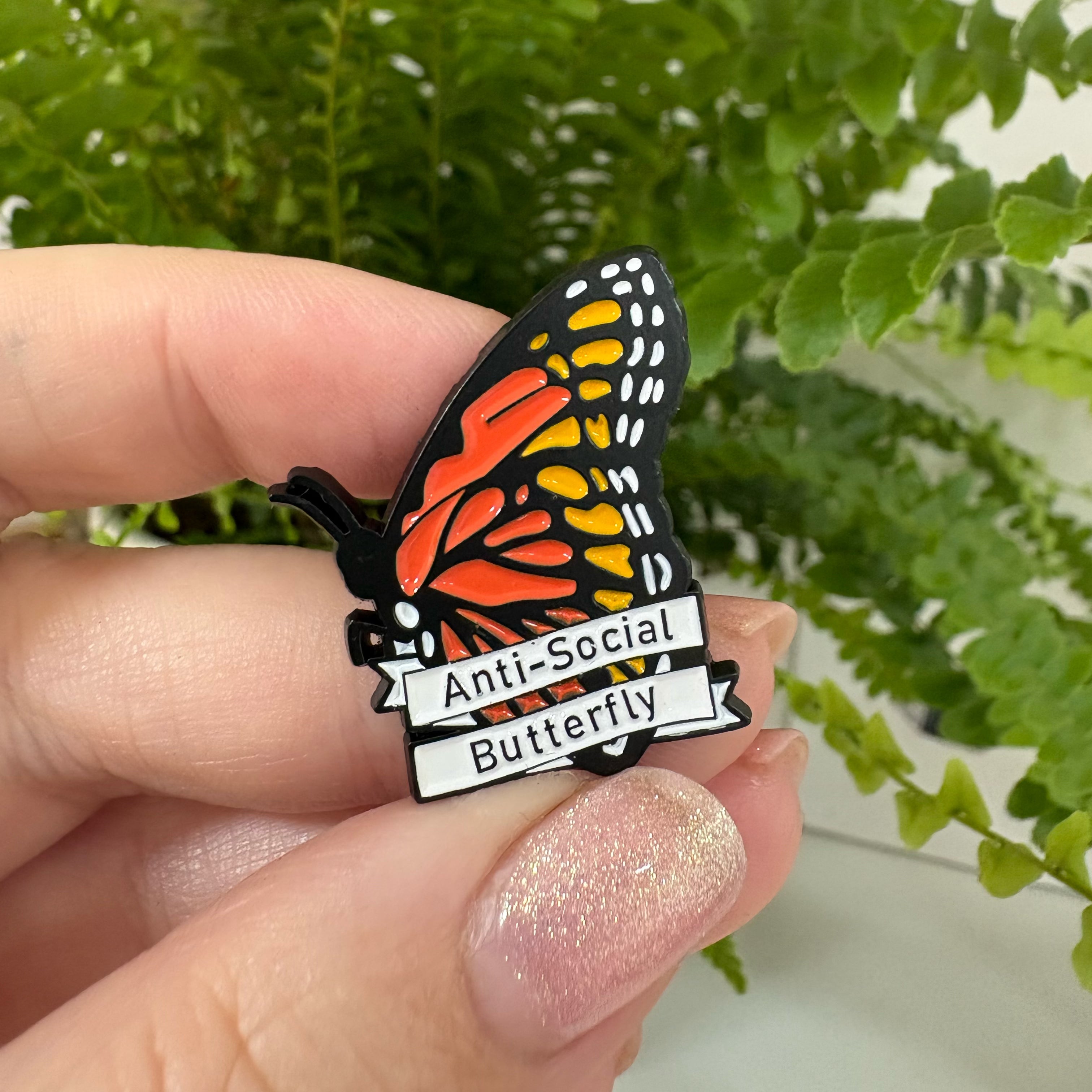 "Antisocial butterfly" – Masu Pin