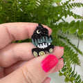 "Nachtwald in Lagerfeuerform" – Masu Pin