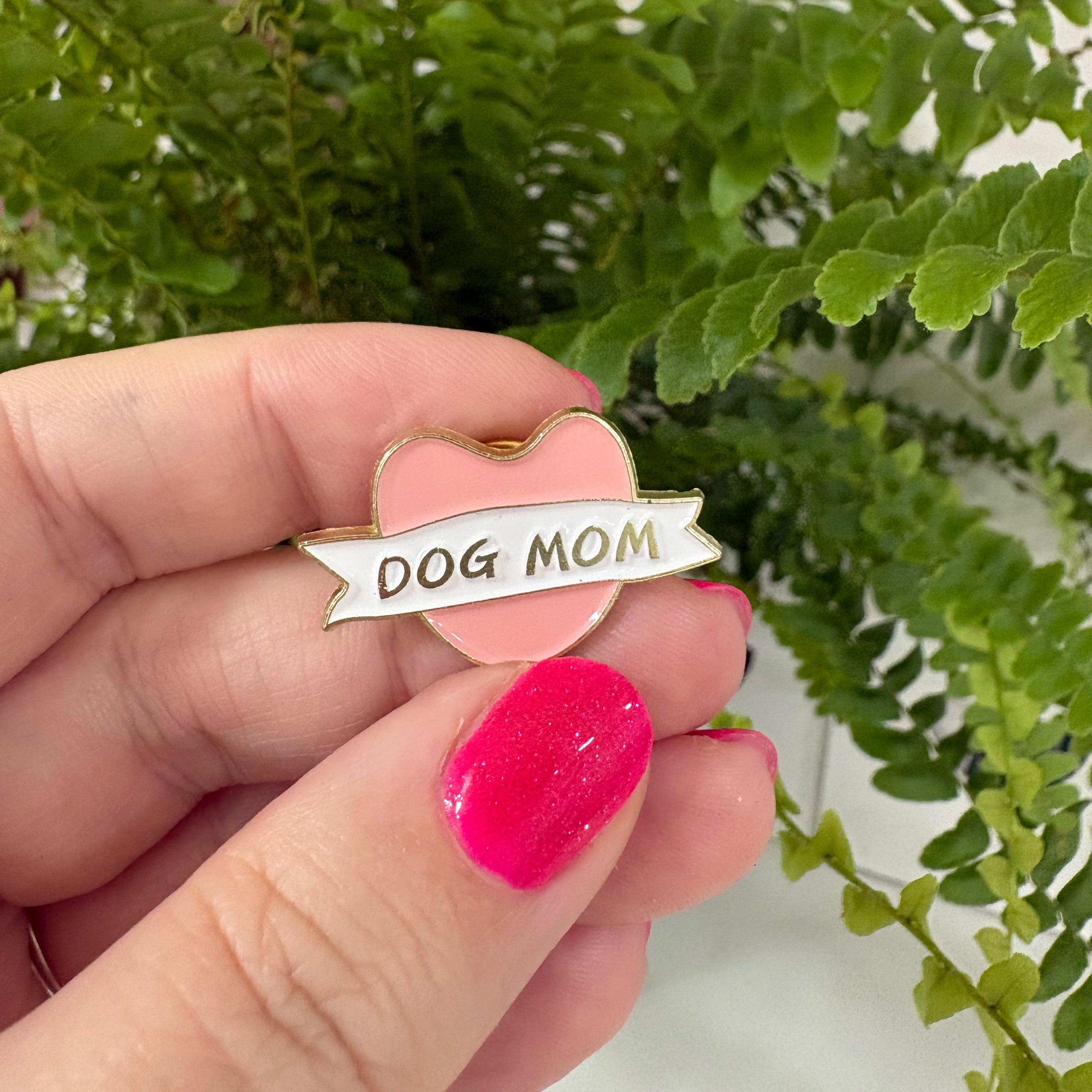"Dog Mom" – Masu Pin