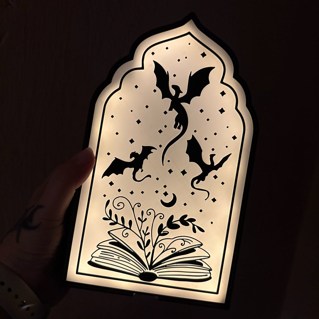 Fourth Wing & Onyx Storm LED Book Nook – Drachen Shadow Box Bücherregal-Deko